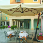 شمسية كبيرة 3.5×3.5 أوف وايت | شماسي كافيهات جانبية متينة